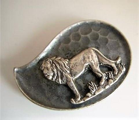 Gehamerde Afrikaanse zilveren broche met leeuw - Simba (3927, Ophalen, Zo goed als nieuw, Zilver, Overige materialen