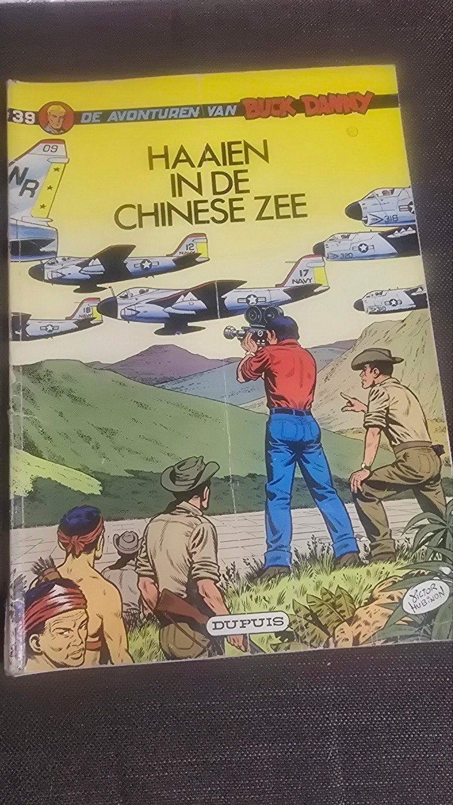 Buck Danny - Haaien in de Chinese Zee (Nr. 39), Boeken, Eén stripboek, Ophalen of Verzenden, Gelezen, Victor Hubinon