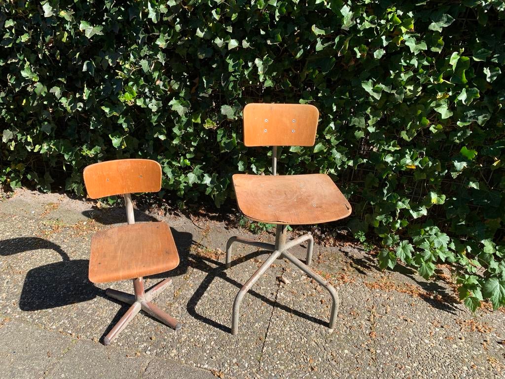 Set van 2 Antieke Retro Schoolstoeltjes - Oud Hout & Metaal, Ophalen