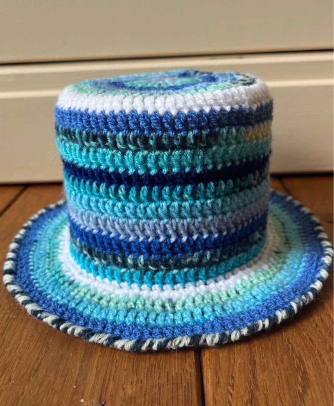Toiletrolhoedje hoedenplankhoedje restjes blauw garen, Ophalen of Verzenden, Nieuw
