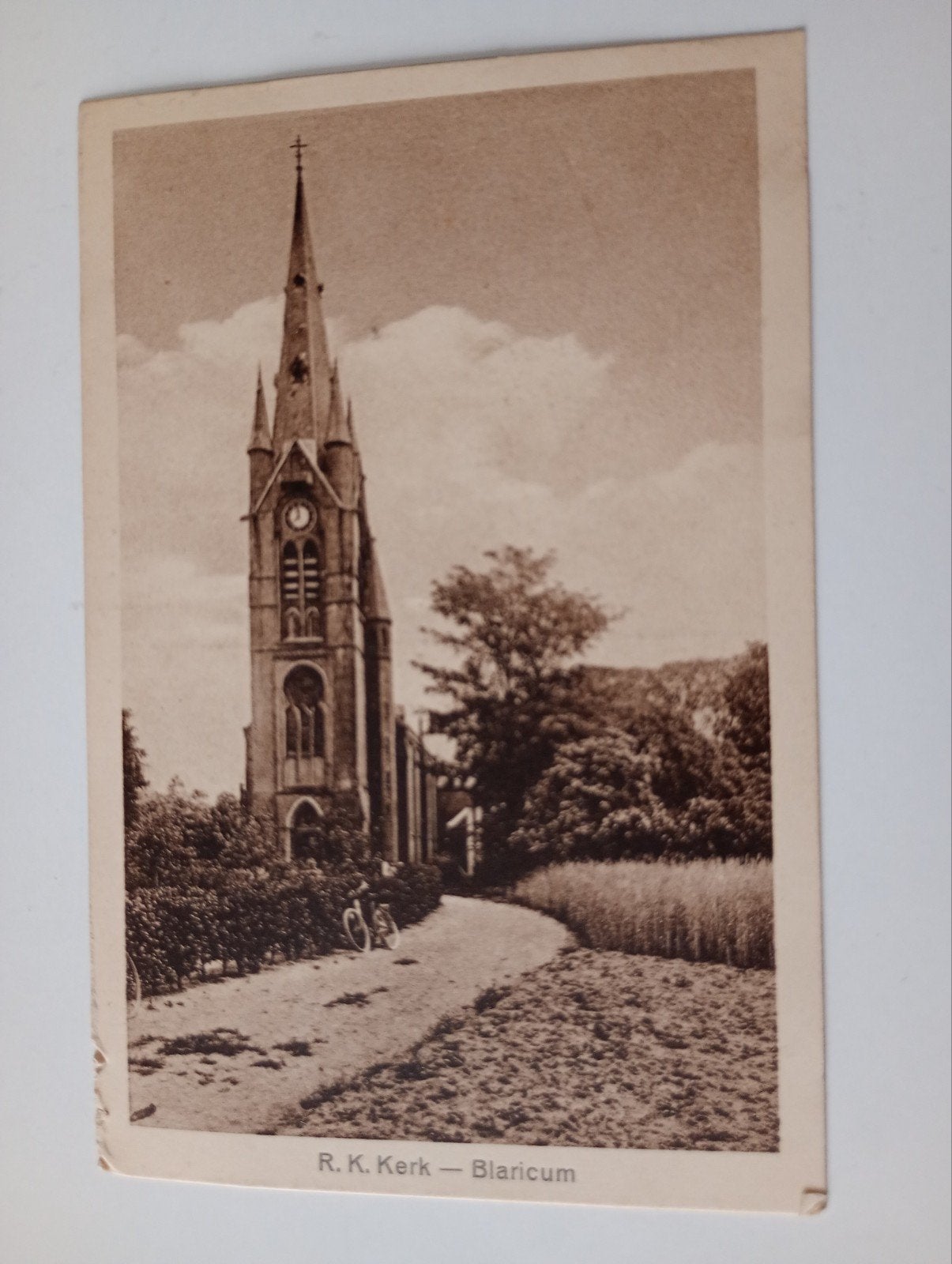 Blaricum RK Kerk, Ophalen of Verzenden, 1920 tot 1940, Ongelopen, Noord-Holland