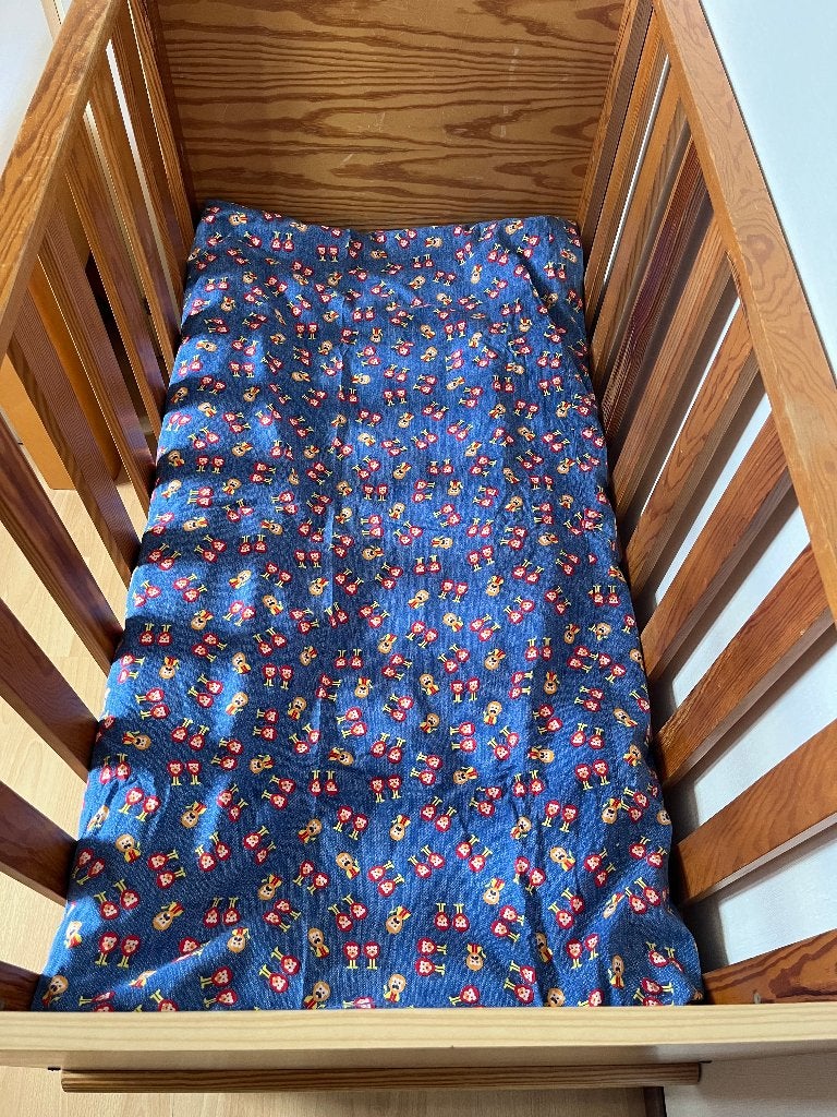 VERSTELBAAR KINDERBEDJE 120x60 +MATRAS, DEKBEDJE INCLUCIEF, Lattenbodem, Gebruikt, Ophalen of Verzenden, Minder dan 140 cm