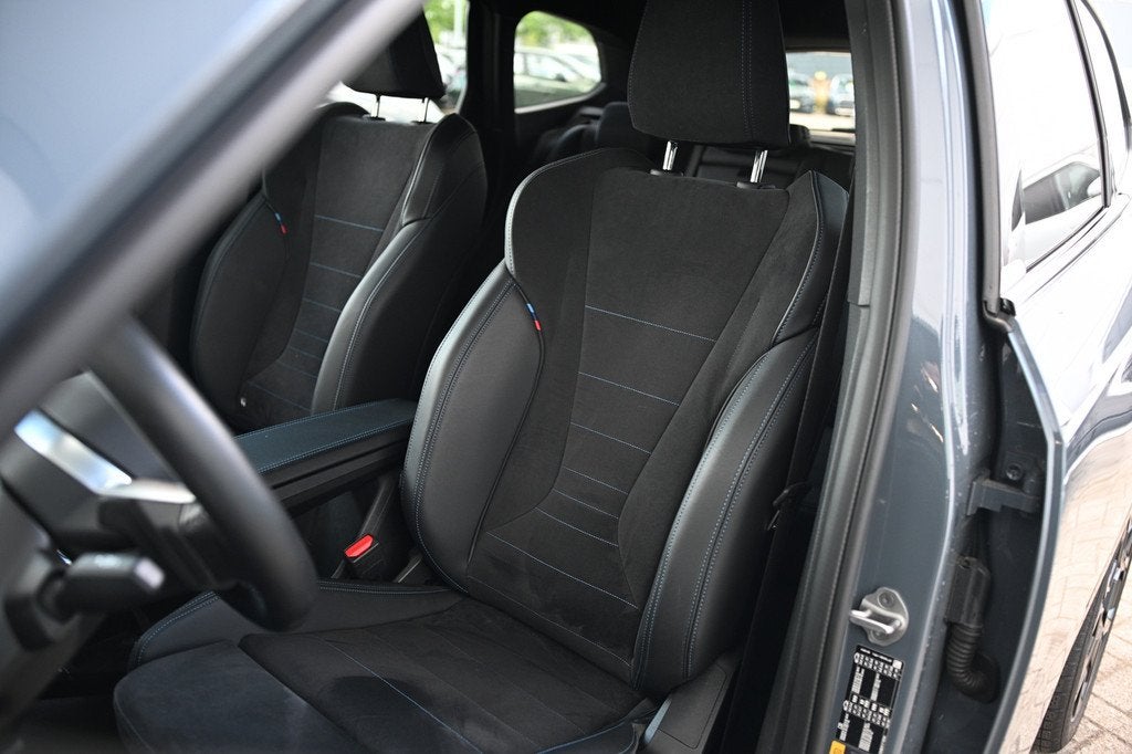 BMW iX1 eDrive20 M Sport / Sportstoelen / Achteruitrijcamera, Auto's, BMW, Gebruikt, Met garantie (alle), 24 min, Origineel Nederlands