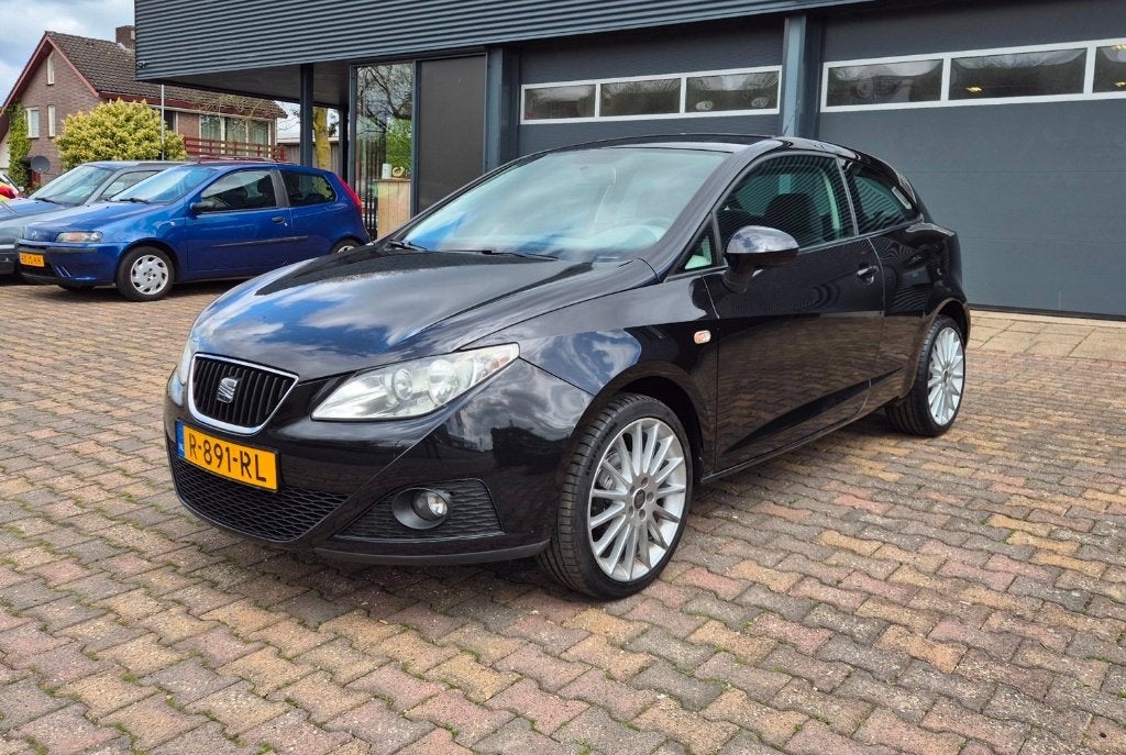 Seat Ibiza 1.4 63KW 3-DRS 2010 Zwart, Voorwielaandrijving, Stof, 40 €/maand, 4 cilinders