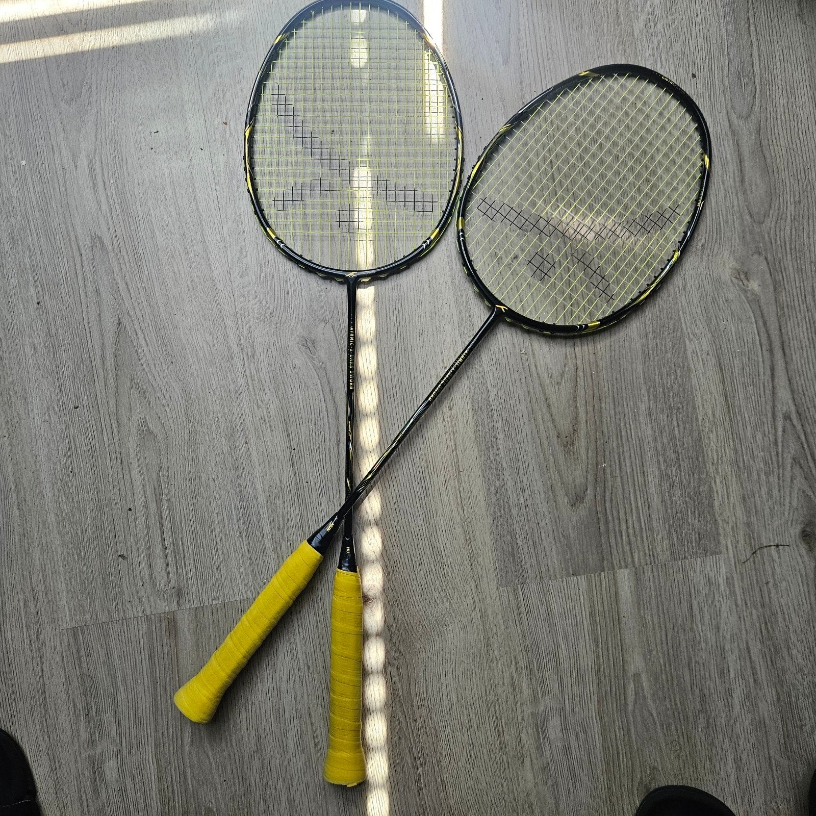 Hundred Atomic-X Dark Sword 2x badminton racket, Sport en Fitness, Ophalen of Verzenden, Zo goed als nieuw, Racket(s)