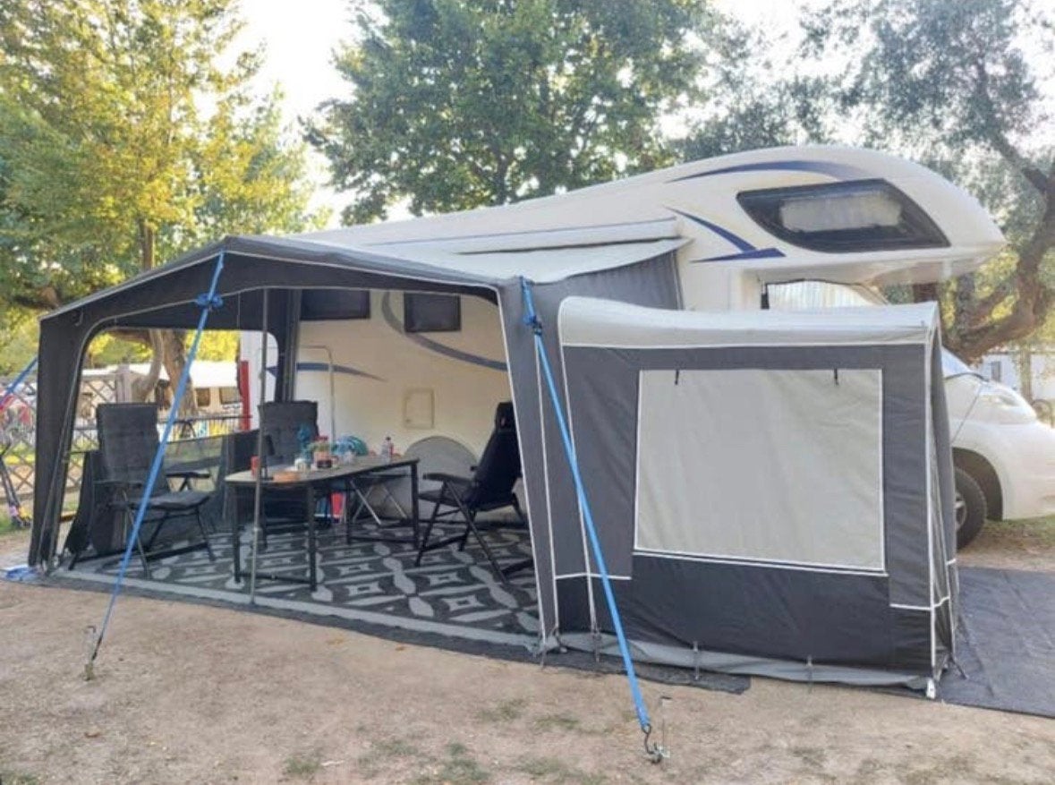 Voortent met uitbouw voor caravan of camper, Ophalen, Zo goed als nieuw