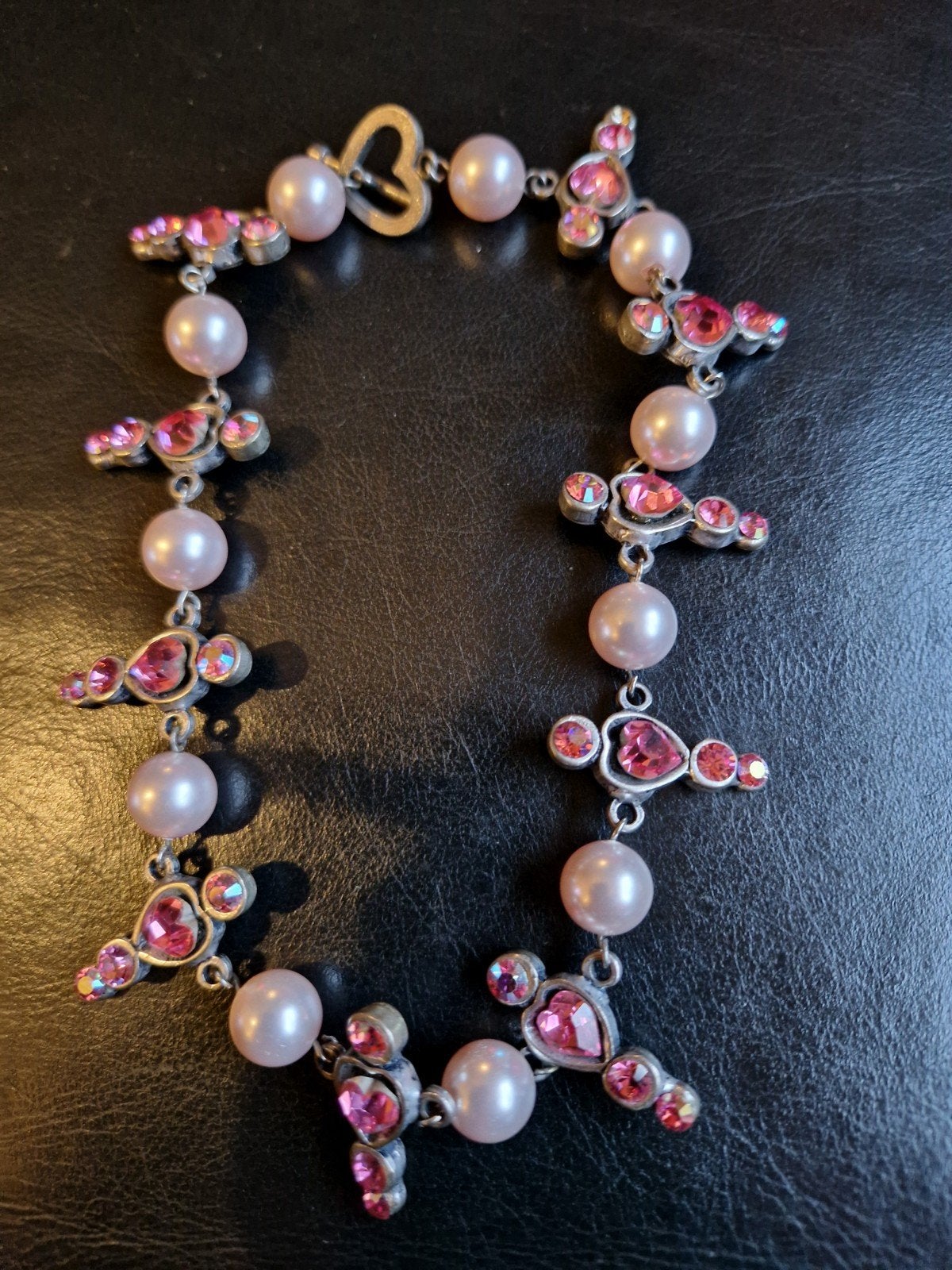 Elegante armband met imitatie parels en roze steentjes, Overige materialen, Ophalen of Verzenden, Zo goed als nieuw, Roze