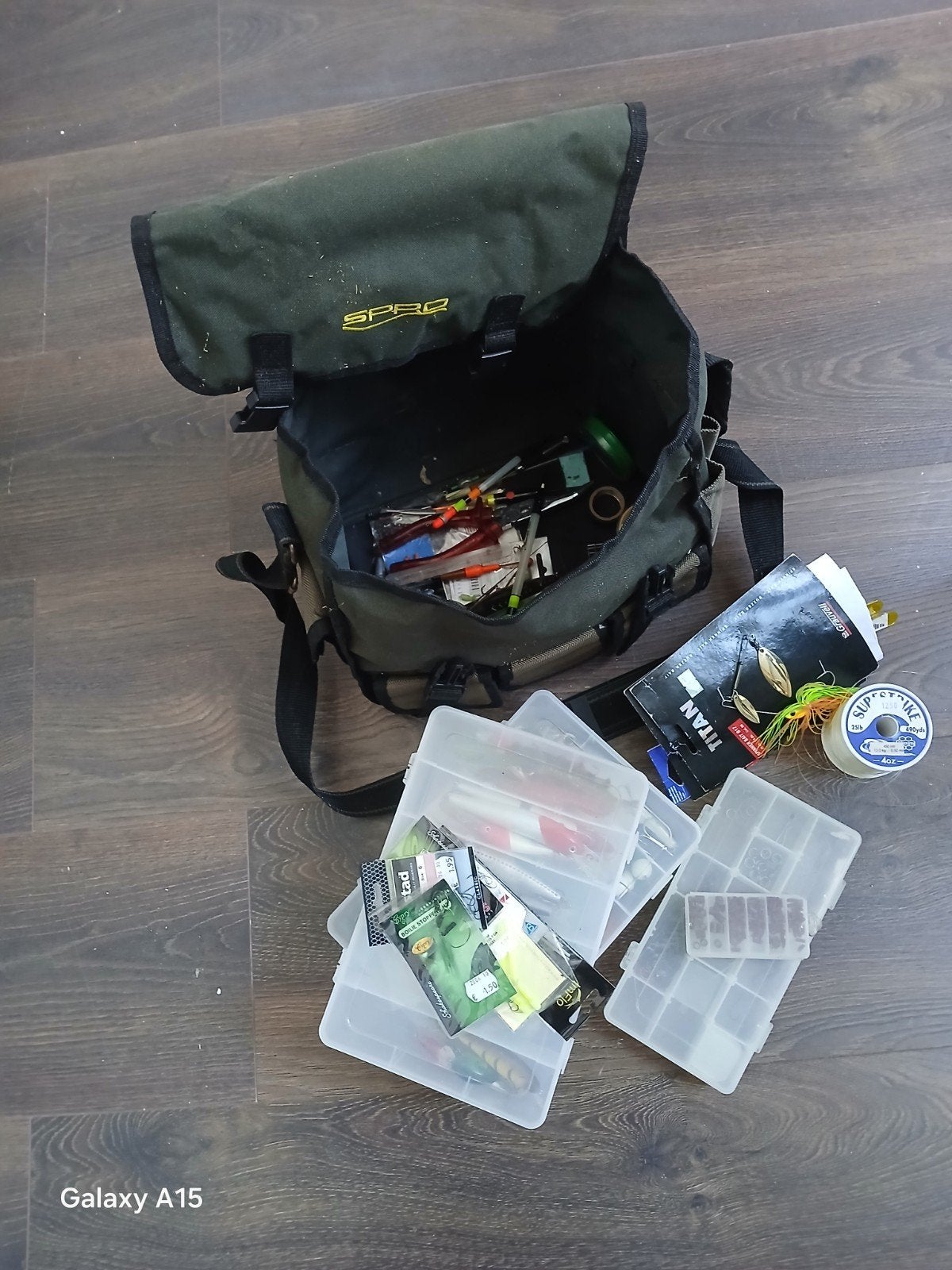 SPRO Viszak met diverse visaccessoires en kunstaas, Ophalen of Verzenden, Gebruikt, Koffer of Tas