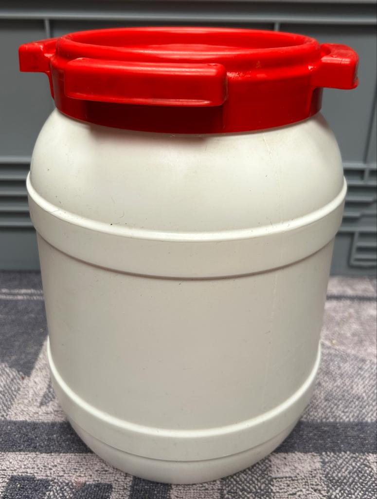 Afsluitbare ton voor veilig opbergen, H27cm D22cm, Dieren en Toebehoren, Ophalen of Verzenden