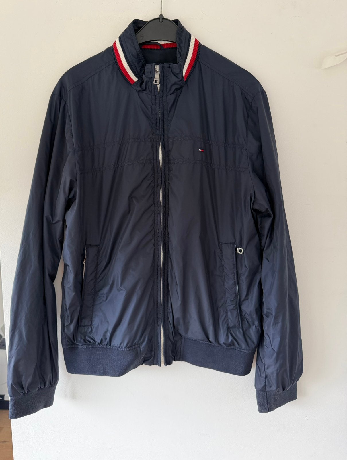 Zomer jas Tommy Hilfiger donker blauw maat M, Kleding | Heren, Ophalen of Verzenden, Zo goed als nieuw, Maat 48/50 (M), Blauw