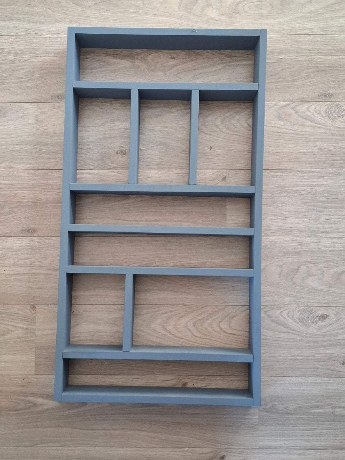 Blouw houten wandplank met vakken, Ophalen, Gebruikt