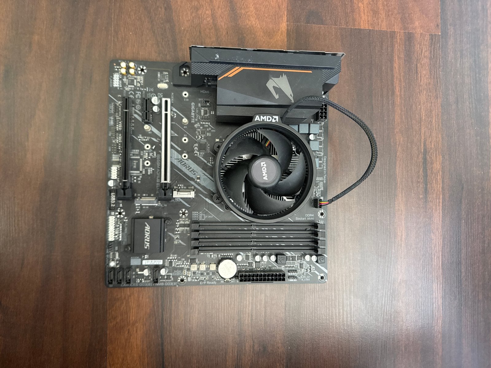 Gigabyte Aorus Moederbord met AMD CPU en Koeler, Computers en Software, Ophalen of Verzenden, Gebruikt, AMD, DDR4