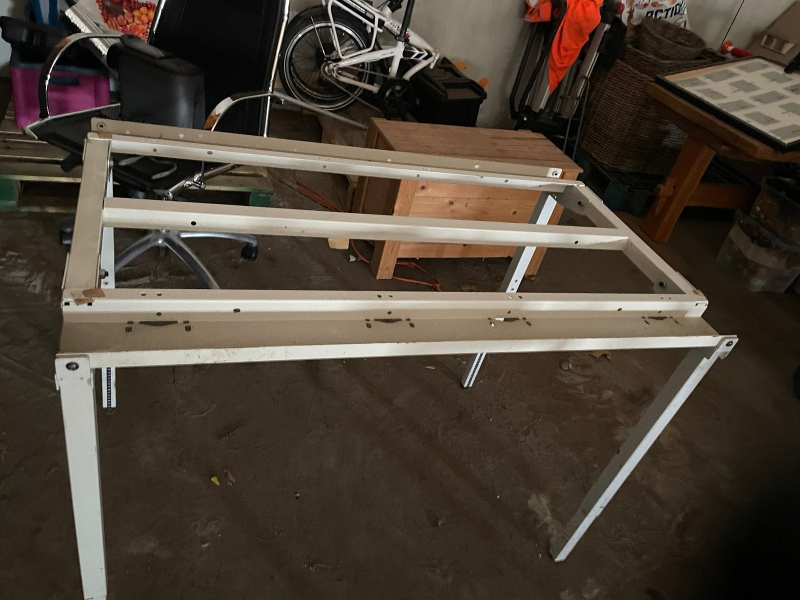 Te koop stevige werk tafel, Huis en Inrichting, Tafelonderdelen, Ophalen, Zo goed als nieuw, Rechthoekig, 50 tot 100 cm