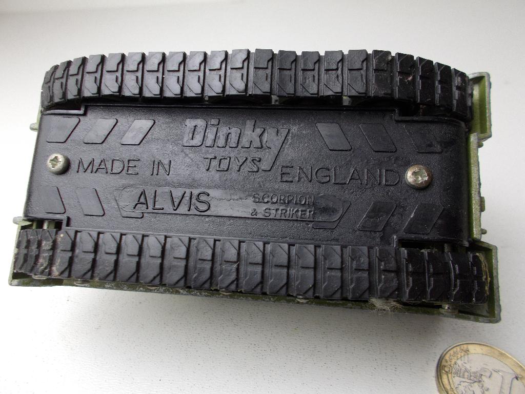 1974 Dinky Toys 691 STRIKER ANTI TANK VEHICLE + RUPSBND! -C-, Ophalen of Verzenden, Gebruikt, Bus of Vrachtwagen, Dinky Toys