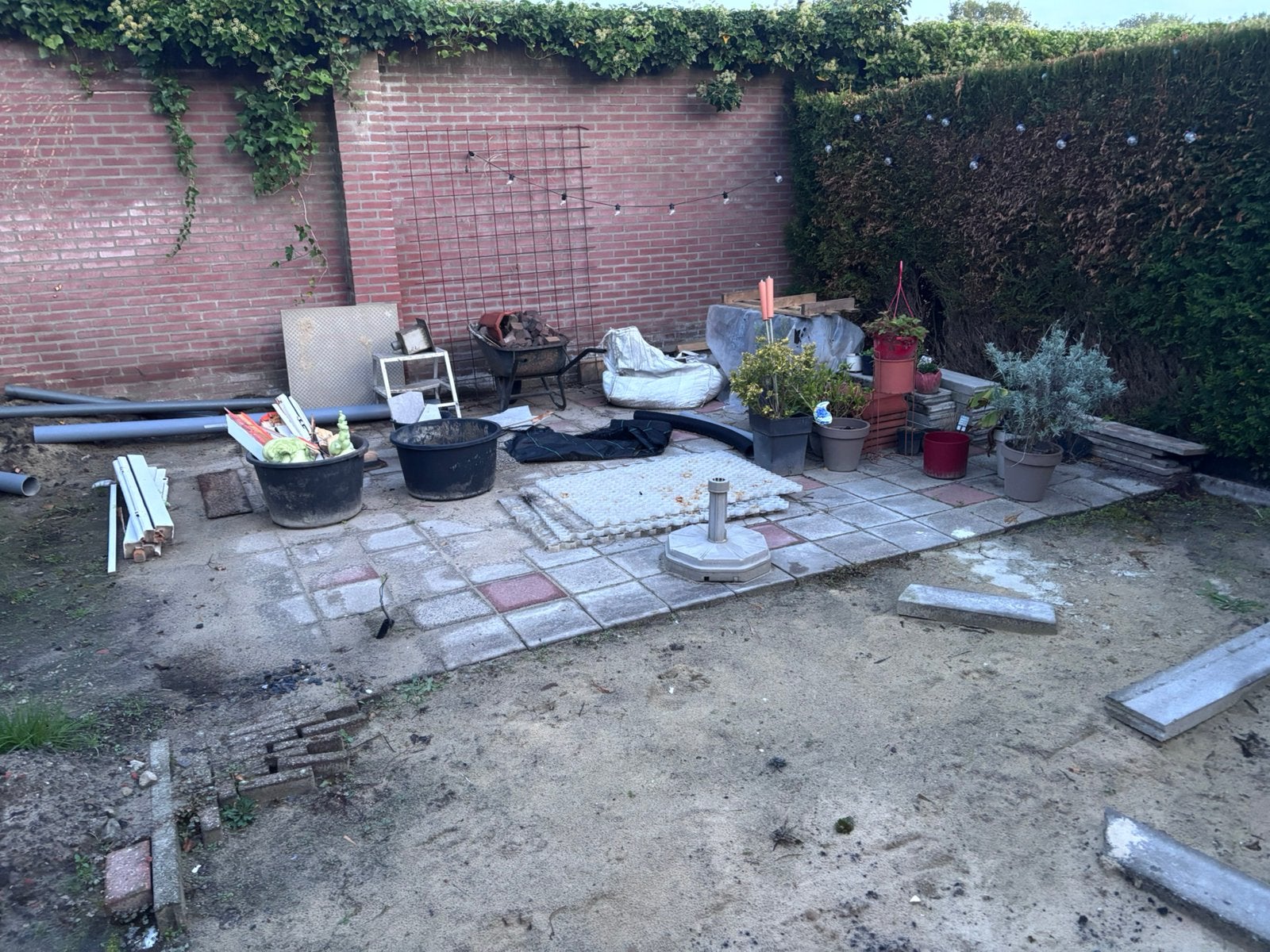 200 stoeptegels gratis af te halen, Ophalen, Gebruikt, Beton, Terrastegels