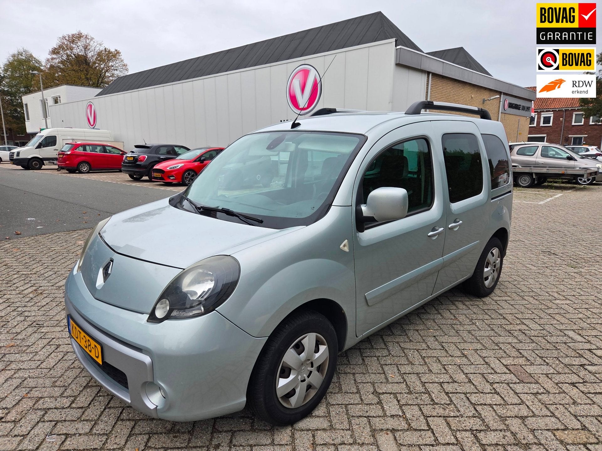 Renault Kangoo Family 1.6-16V 3+1 Rolstoelvervoer Invalide R, Auto's, Stof, Gebruikt, Zwart, 4 cilinders