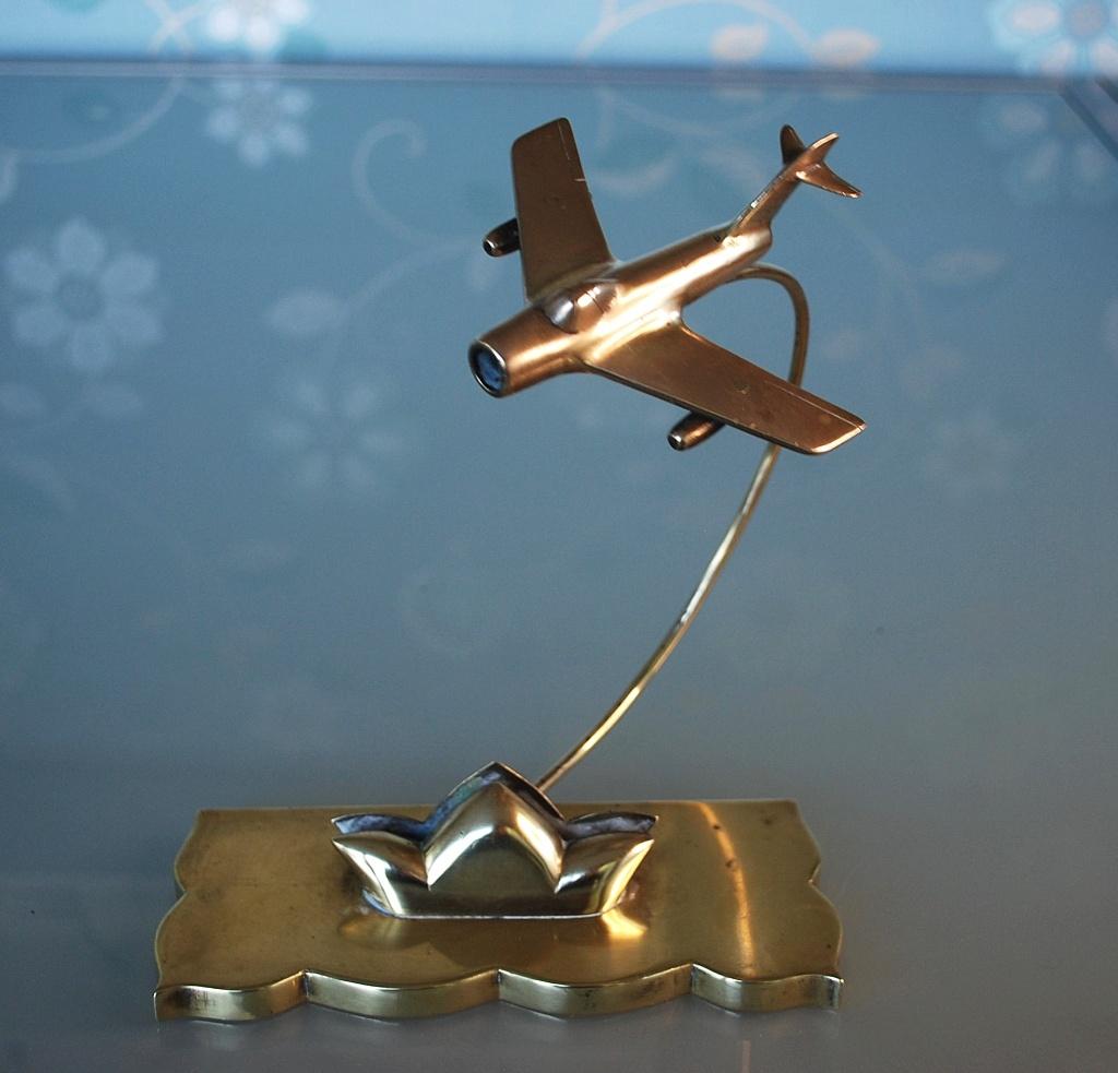 Jet Straaljager Vliegtuig MIG 15 Trench Art Brons en Messing, Antiek en Kunst, Curiosa en Brocante, Ophalen of Verzenden