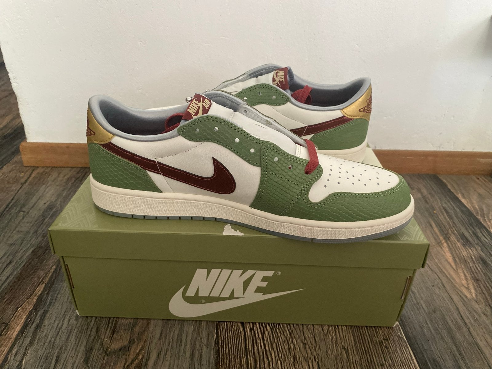 Nike Air Jordan 1 Low year of the dragon 46, Kleding | Dames, Schoenen, Ophalen of Verzenden, Nieuw, Groen, Sneakers of Gympen