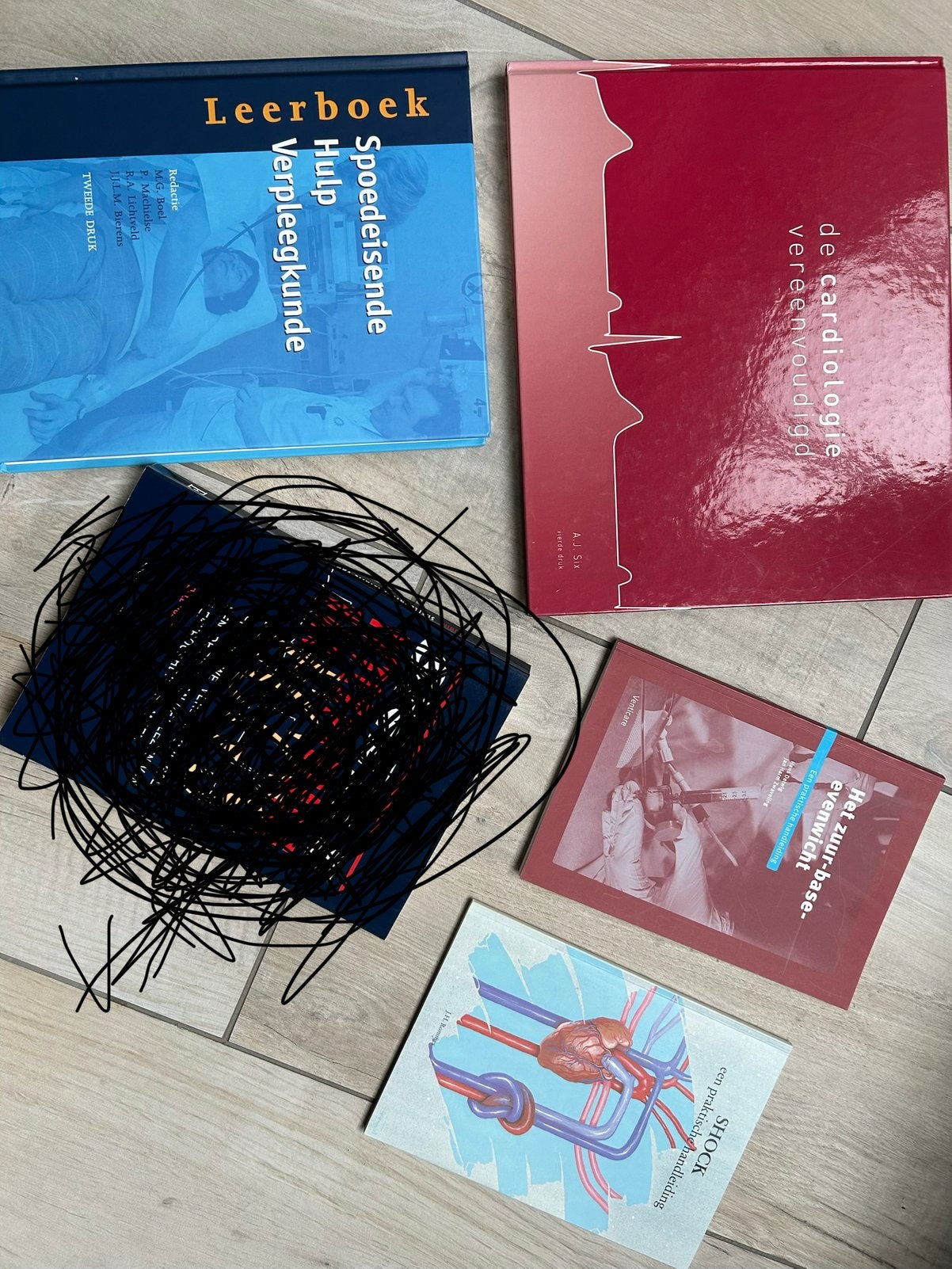 Medische boeken: Spoedeisende Hulp, Cardiologie, ECG, Zuur-B, Boeken, Studieboeken en Cursussen, Ophalen of Verzenden, Beta, Gelezen