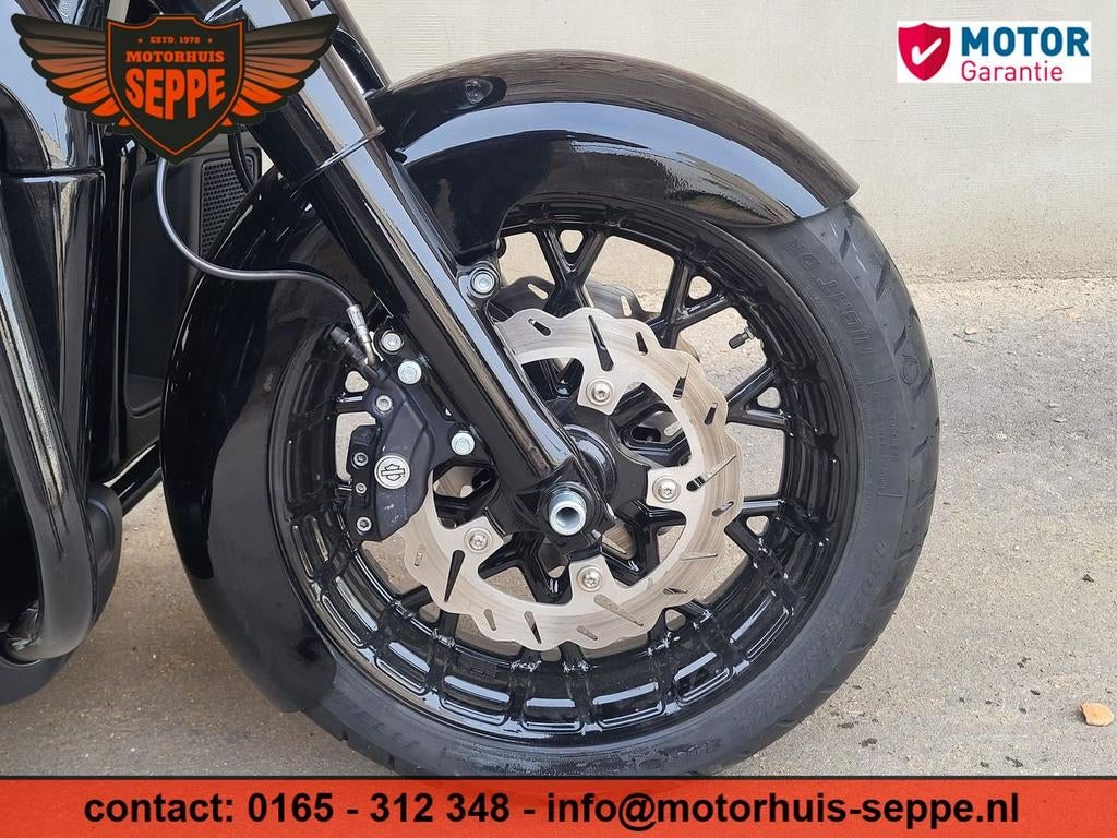 STREET GLIDE M8 MONSTER WHEEL 180( fatty) . (bj 2017), 2 cilinders, Bedrijf, Onbekend, Toermotor