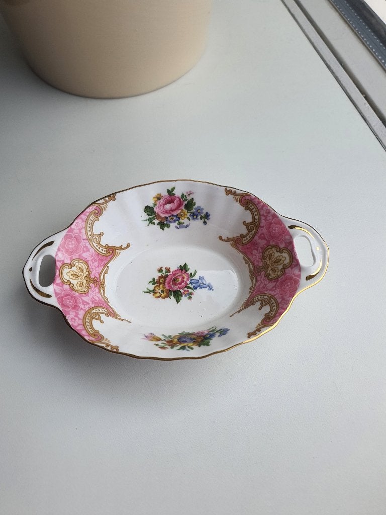 Royal Albert Lady Carlyle bonbonschaaltje, Ophalen of Verzenden, Zo goed als nieuw, Porselein, Kop en/of schotel