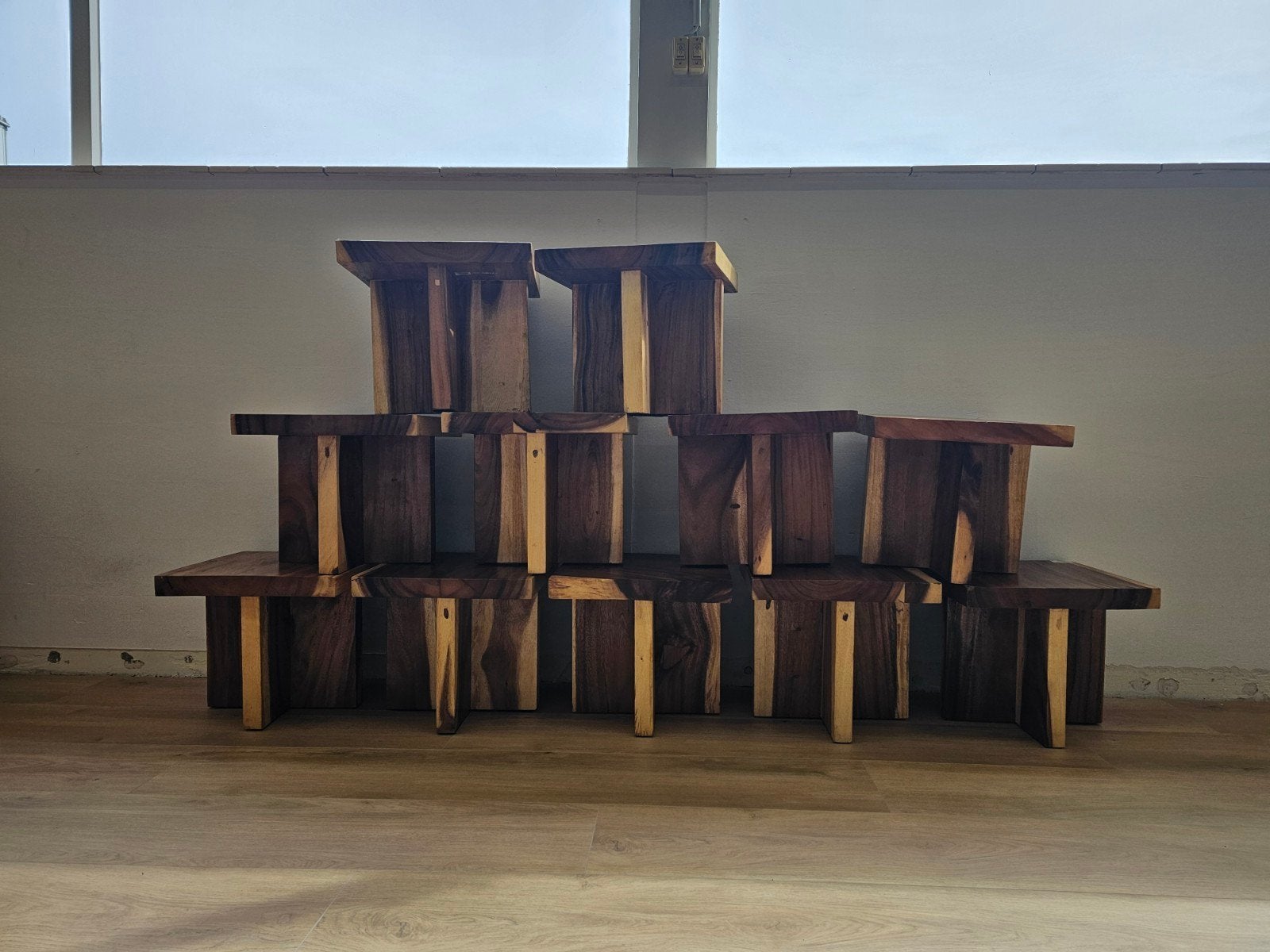 massief houten bijzettafeltjes, Zo goed als nieuw, Info@homefriesland.nl, Kelvinstraat 6 8912BA, Home Friesland