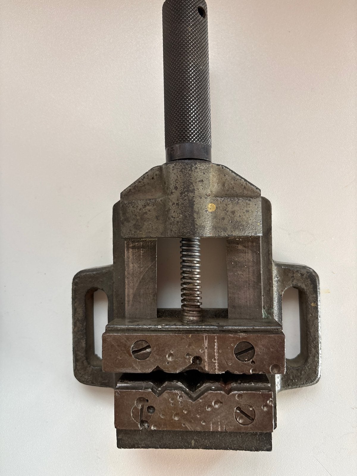 Vintage bankschroef - Handgereedschap, Doe-het-zelf en Verbouw, Gereedschap | Handgereedschap, Ophalen of Verzenden, Gebruikt