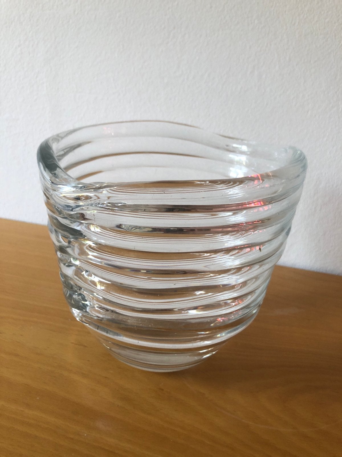 Handgemaakte glazen vaas met spiraalvormig design, Ophalen of Verzenden