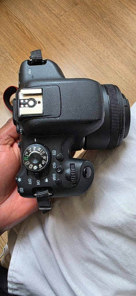 Foto 3 van Canon EOS 750D incl. 3 lenzen + oplader en tas