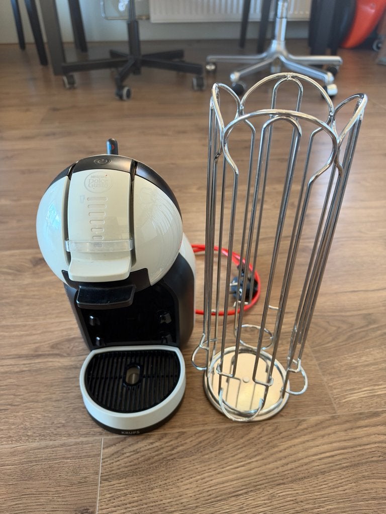 NESCAFÉ Dolce Gusto + rekje voor cups, Koffiemachine, Ophalen of Verzenden, Zo goed als nieuw, 1 kopje
