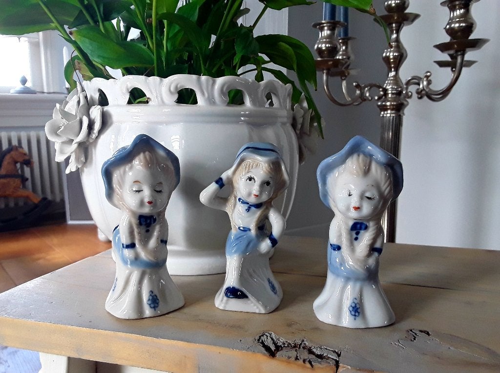 Beeldjes van meisjes - blauw wit, Antiek en Kunst, Ophalen of Verzenden