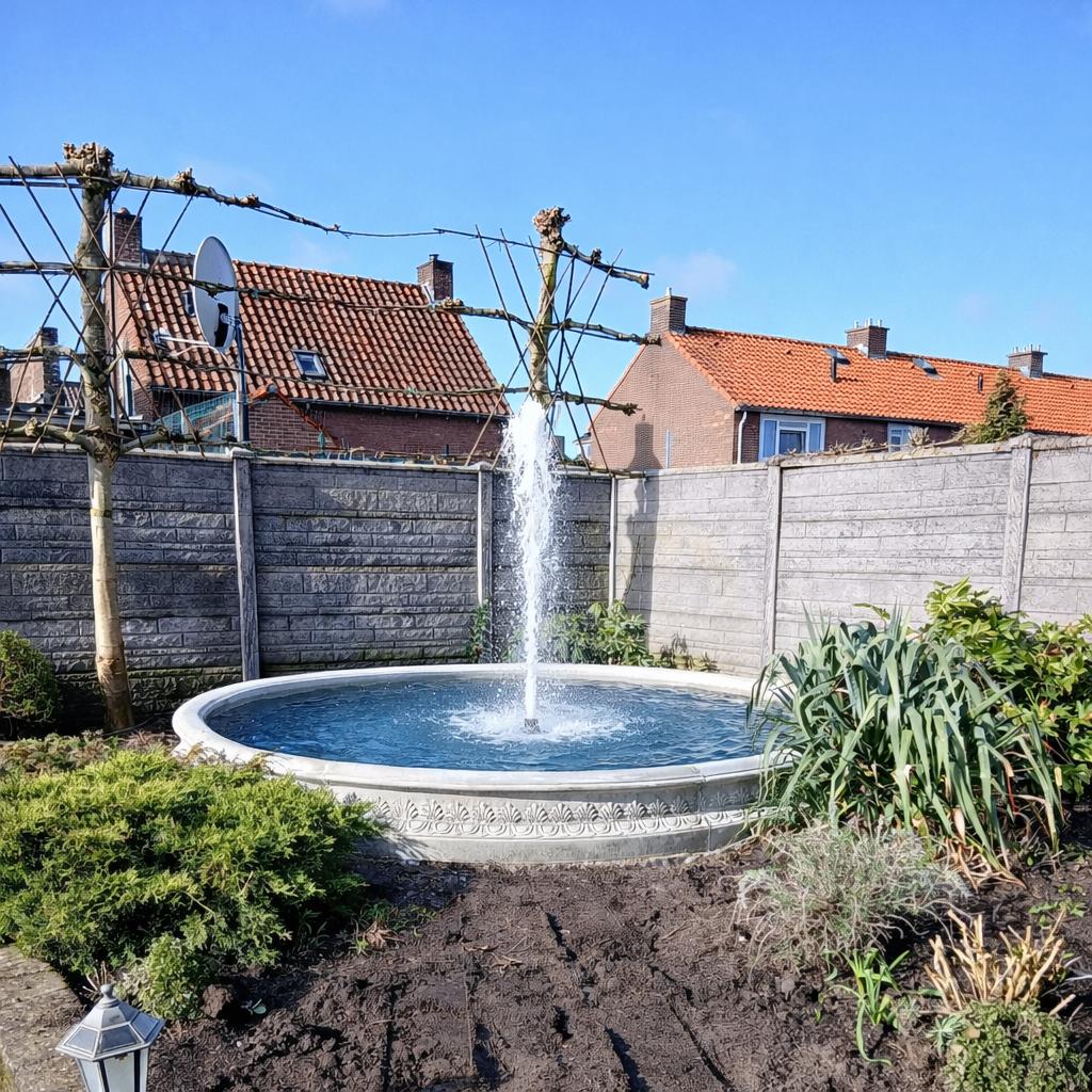 Fontein rand met waterfontein, Tuin en Terras, Waterpartijen en Fonteinen, Ophalen, Nieuw, Beton, Fontein