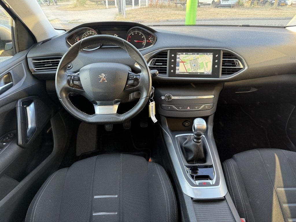 Foto 3 van Peugeot 308 1.6 THP Allure airco pano navi trekhaak