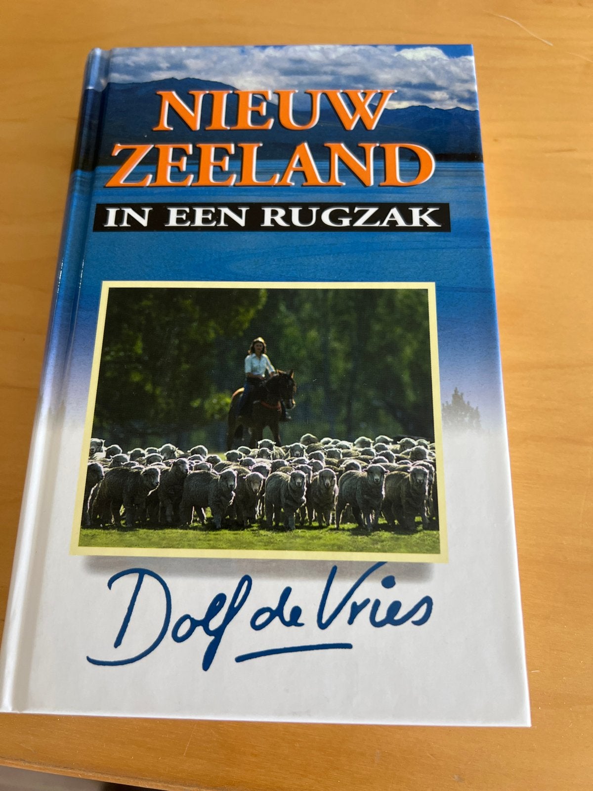 Nieuw Zeeland in een Rugzak - Dolf de Vries, Overige merken, Zo goed als nieuw, Reisgids of -boek, Australië en Nieuw-Zeeland