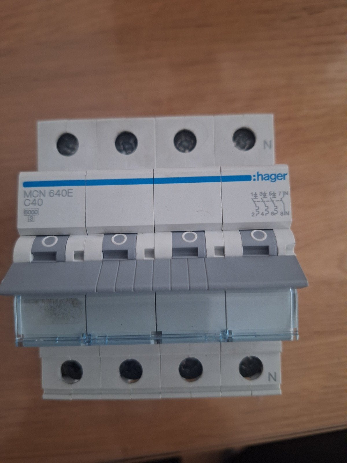 Hager MCN 640E Installatieautomaat C40, Ophalen of Verzenden, Zo goed als nieuw, Overige typen