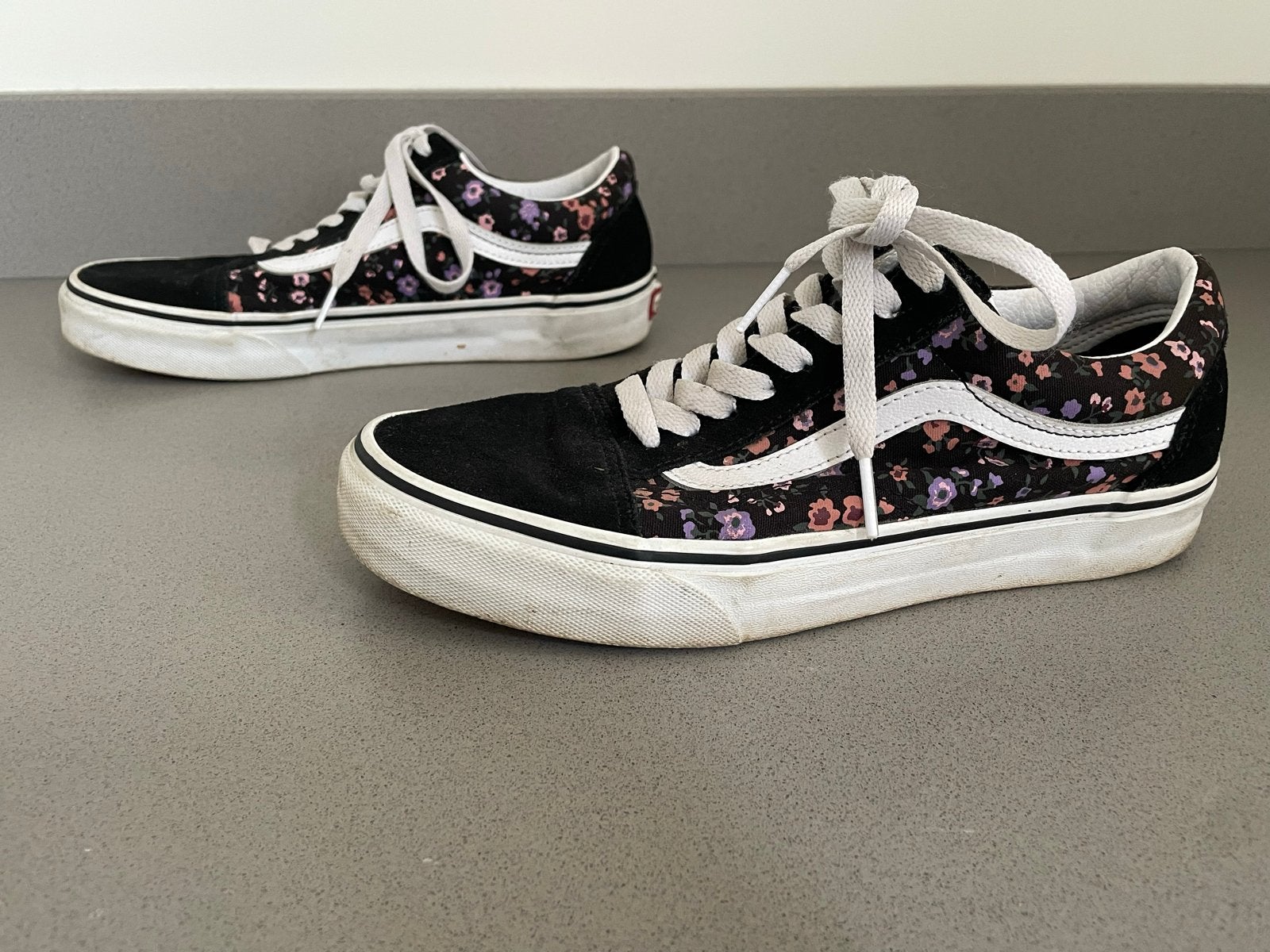 Vans Old Skool Floral Zwart Maat 38,5, Ophalen of Verzenden, Gedragen, Zwart, Sneakers of Gympen