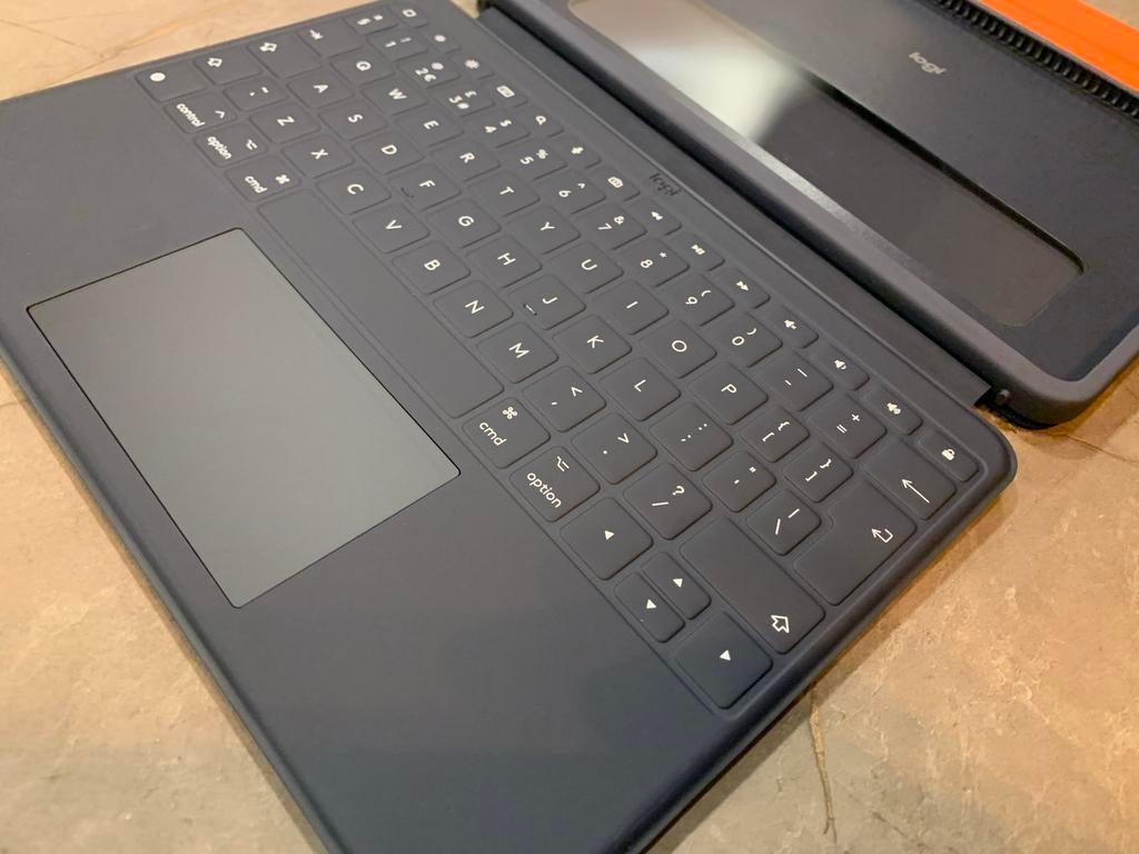 Logitech Rugged Combo 3 met Touchpad - iPad toetsenbord/hoes, Toetsenbord en muis-set, Nieuw, Ophalen of Verzenden, Draadloos
