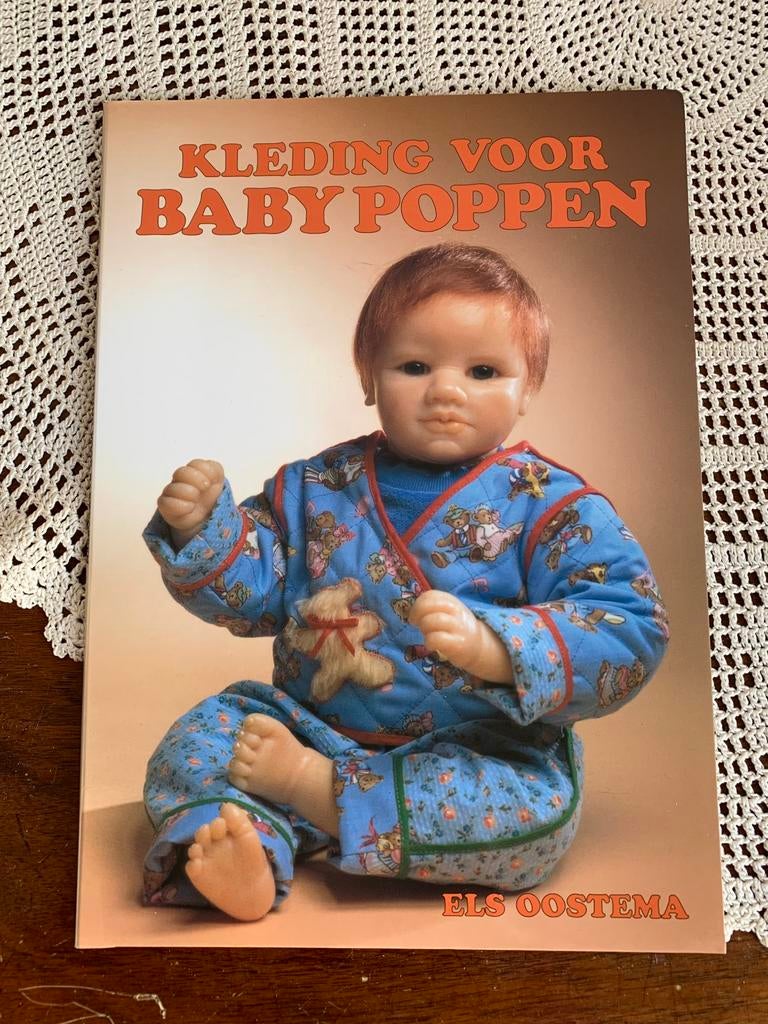 Kleding voor baby poppen Els Oostema, Hobby en Vrije tijd, Kledingpatronen, Ophalen of Verzenden, Zo goed als nieuw, Kind, Overige merken