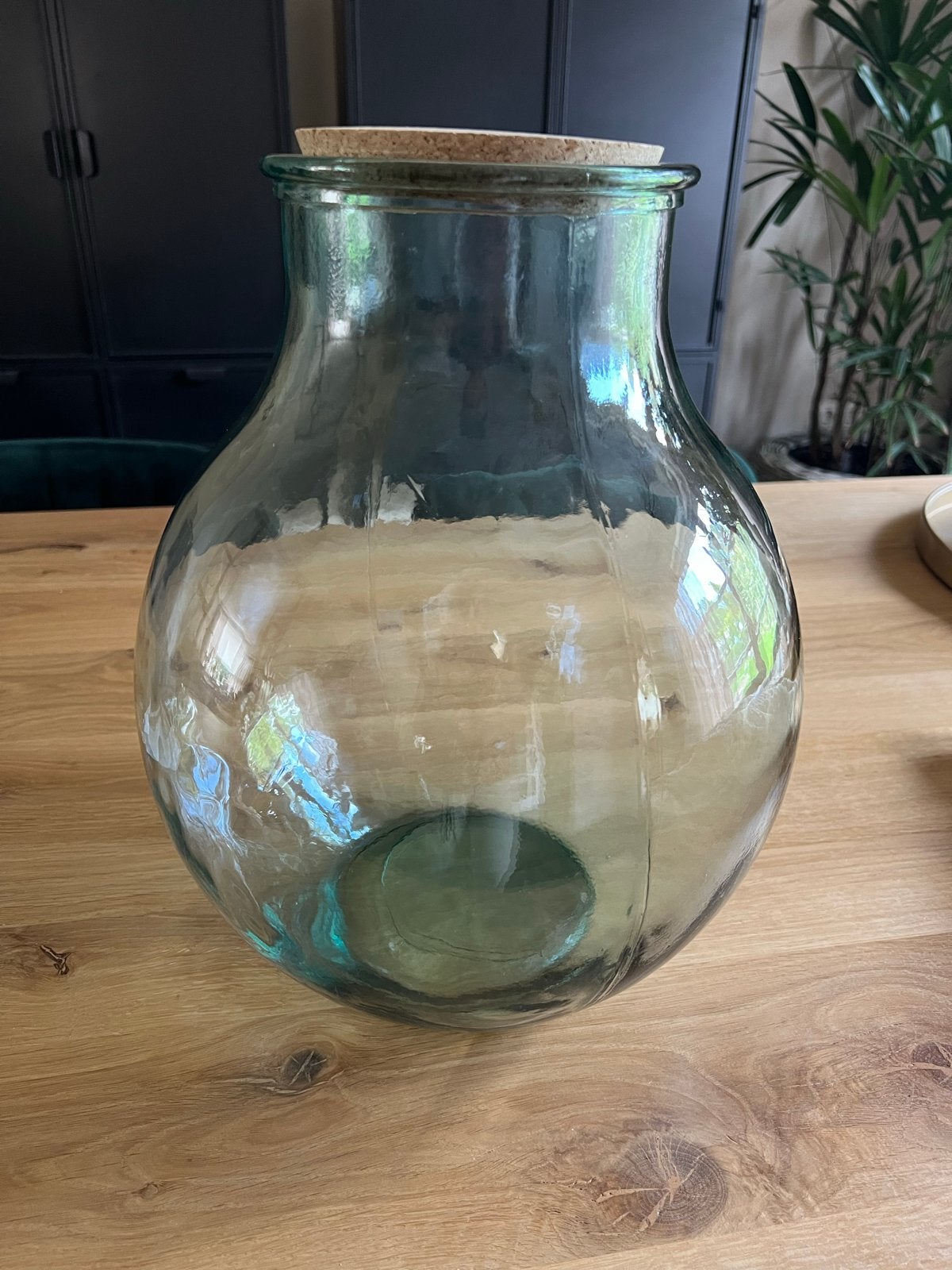 MICA Decoraties Vaas van 100% gerecycled glas met kurk, Ophalen of Verzenden, Groen, Gerecycled glas, Glas