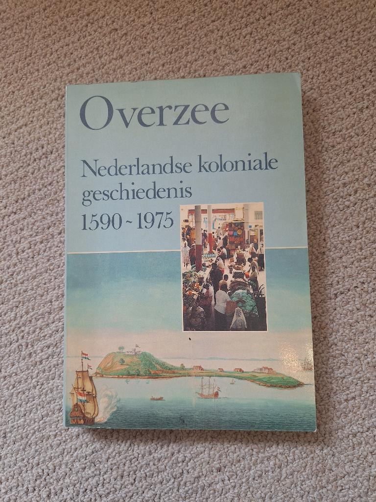 Overzee: Nederlandse koloniale geschiedenis 1590-1975, E. van den Boogaart, M.A.P Meilink-Roelofsz, Ophalen of Verzenden, Zo goed als nieuw