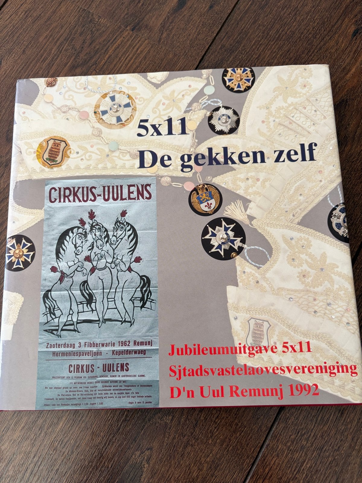 Jubileumuitgave 5x11 Sjtadsvastelaovesvereniging D'n Uul, Ophalen, Zo goed als nieuw, Catalogus