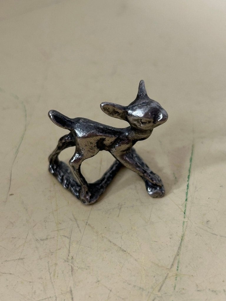 Vintage tinnen miniatuur hertje beeldje voor letterbak 4cm, Ophalen of Verzenden