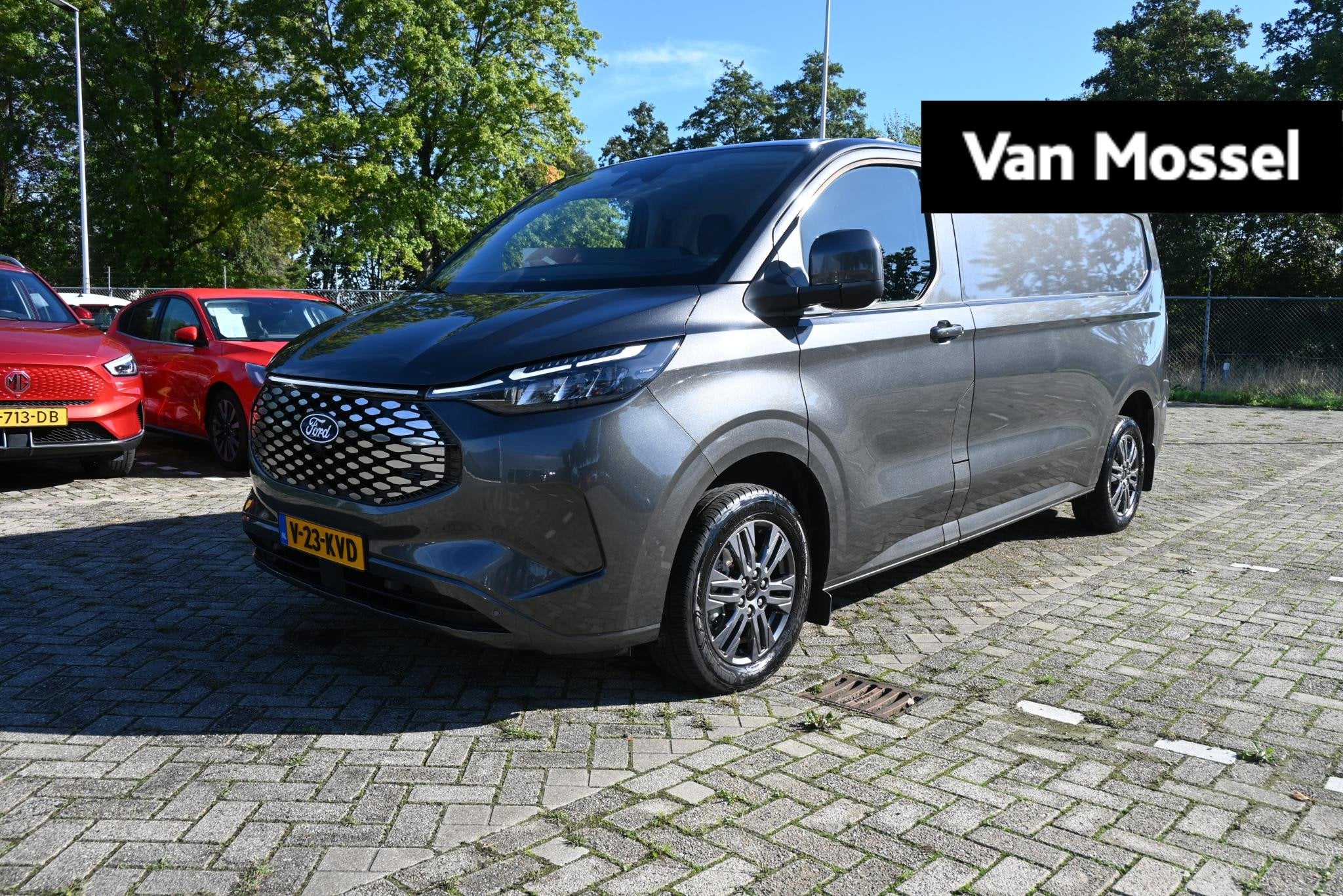 Ford E-Transit Custom 320 L2H1 Limited 65 kWh | Trekhaak 230, Auto's, Gebruikt, Zwart, Met garantie (alle), 470 min