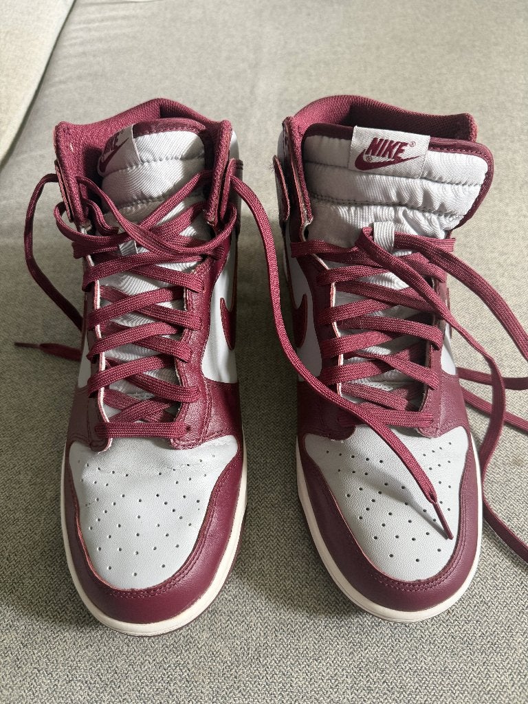 Nike Dunk High Retro Dark Beetroot/Wolf Grey 11(US)/45(EU), Kleding | Dames, Nike, Ophalen of Verzenden, Grijs, Sneakers of Gympen