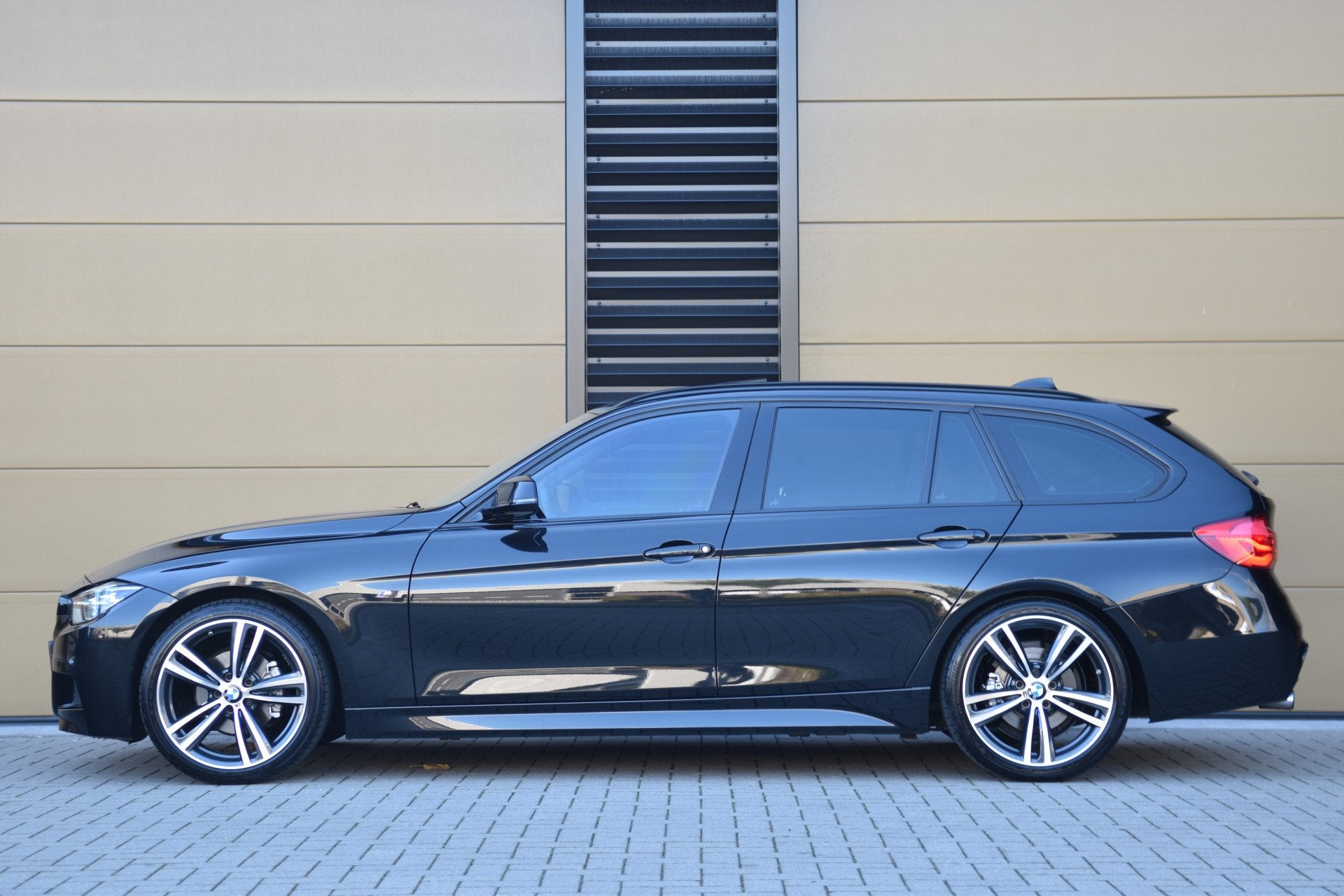 BMW 3 Serie Touring 320i High Exe * M-Pakket * Trekhaak * Co, Automaat, 1998 cc, Achterwielaandrijving, 4 cilinders