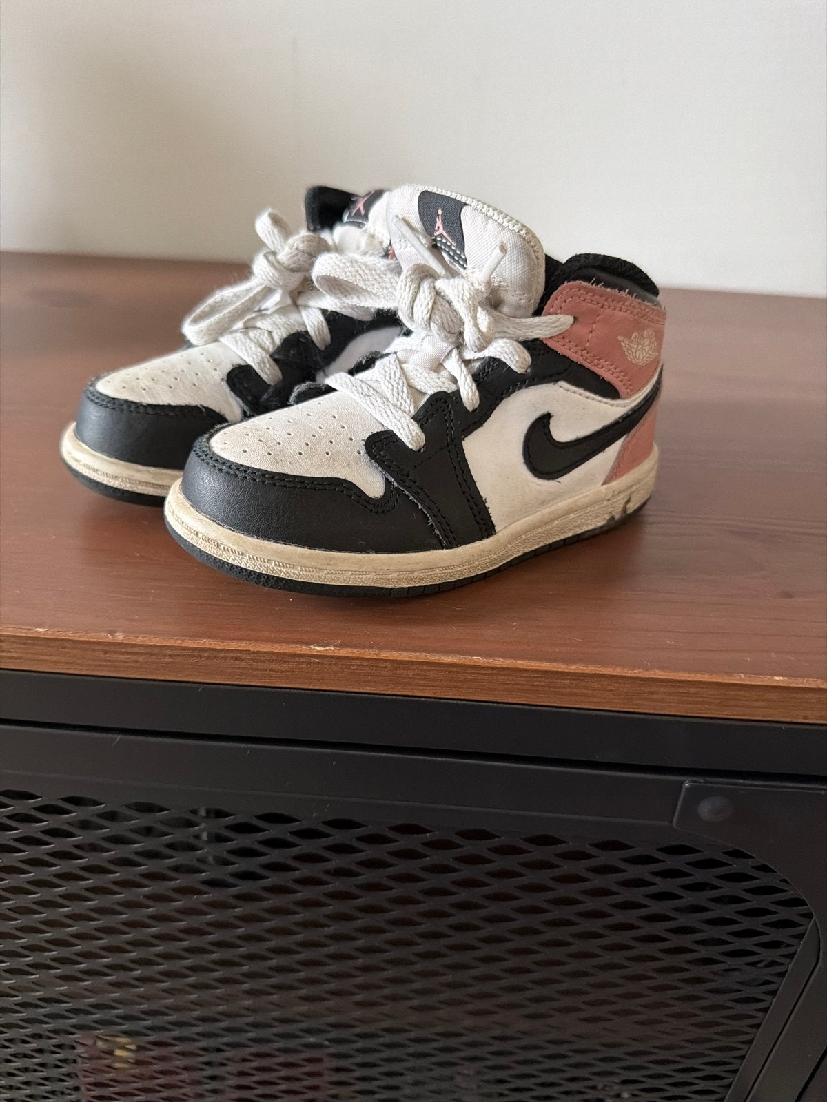 Nike Air Jordan 1 Mid Roze Zwart Wit Maat 25, Ophalen of Verzenden, Gebruikt, Jongen of Meisje, Sportschoenen