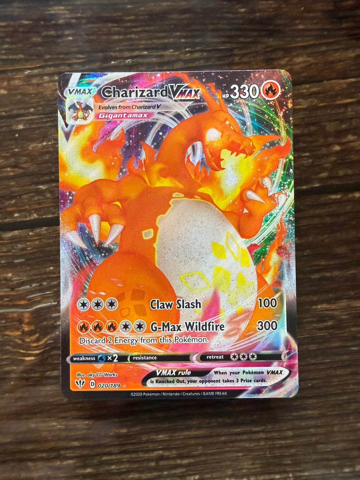 Charizard VMAX Pokémon Kaart - Gigantamax 020/189, Ophalen of Verzenden, Zo goed als nieuw, Losse kaart