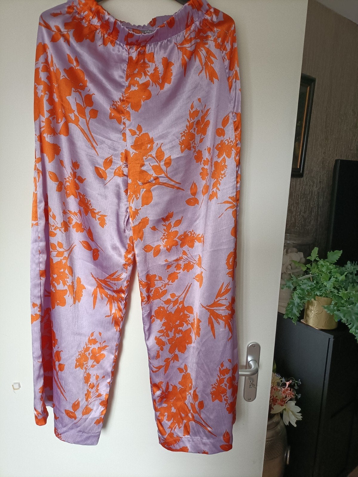 Only wijde broek maat M - zo goed als nieuw, Maat 38/40 (M), Only, Meerkleurig, Ophalen of Verzenden