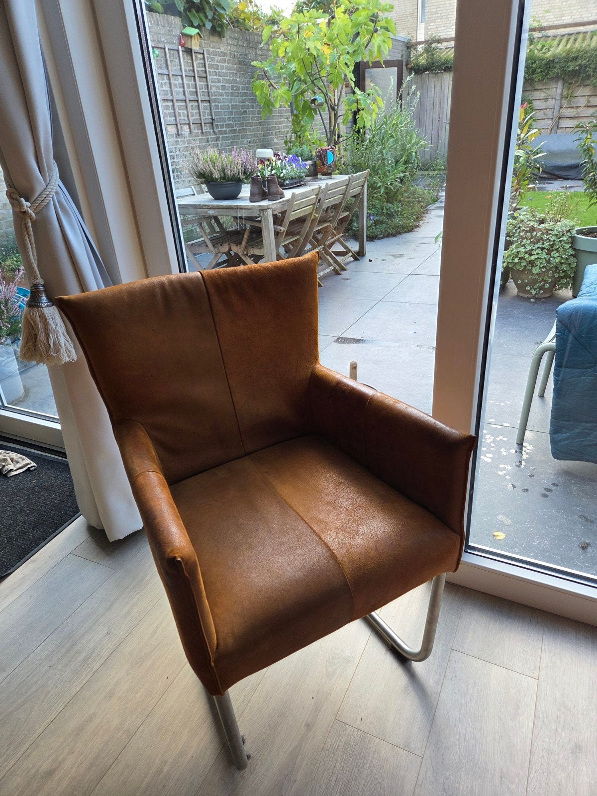 Leren bruine eetkamerstoelen 4 stuks. JESS, Huis en Inrichting, Ophalen, Gebruikt, Stoer, Minder dan 75 cm