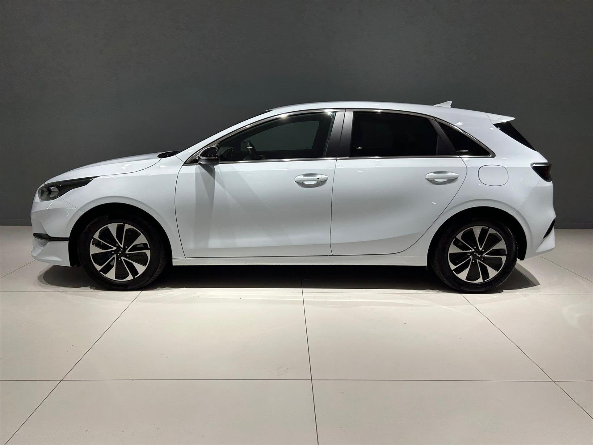 KIA Ceed 1.0 T-GDi 100pk Design Edition, Auto's, Voorwielaandrijving, Gebruikt, Leder en Stof, Wit